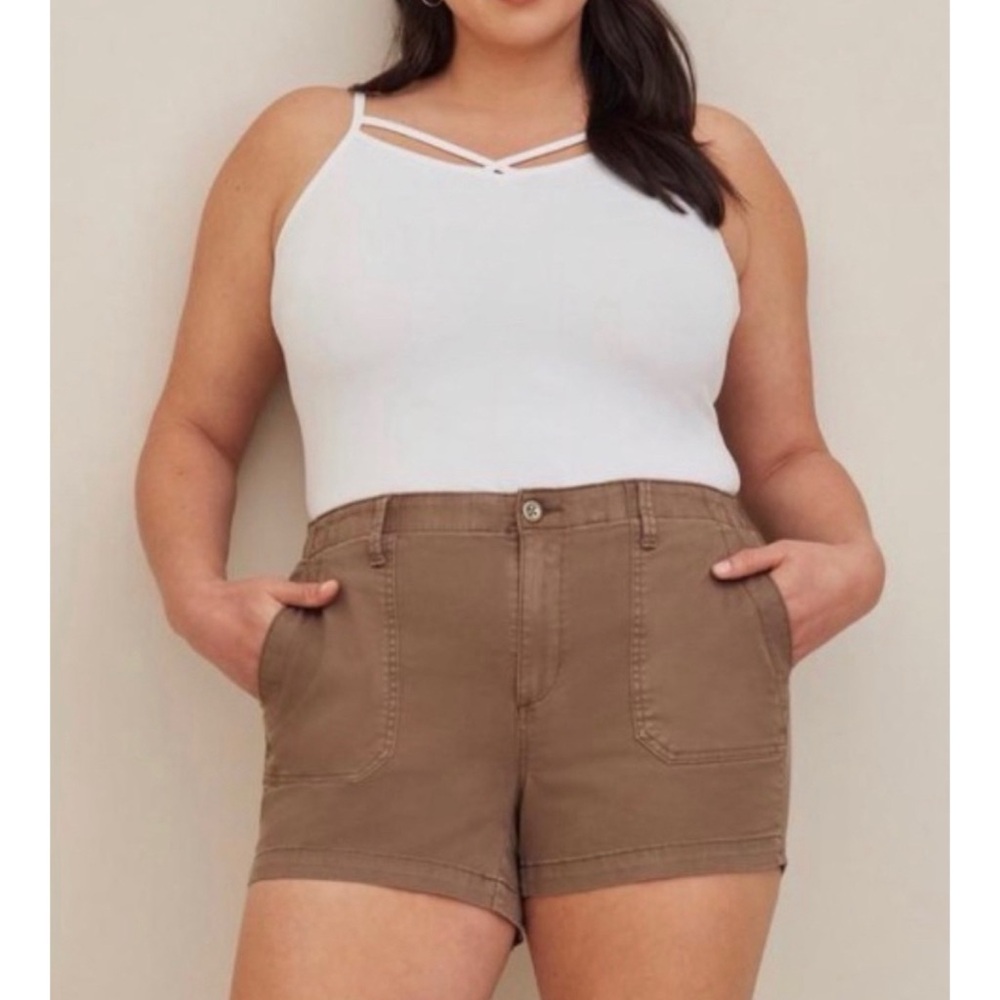 🆕 White Crisscross Foxy Cami Top 3 3X 22 24 NWT Torrid New! - Picture 2 of 11